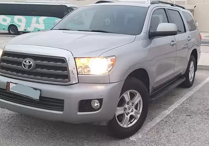 مستعملة Toyota Sequoia للبيع في الدوحة #5404 - 1  صورة 